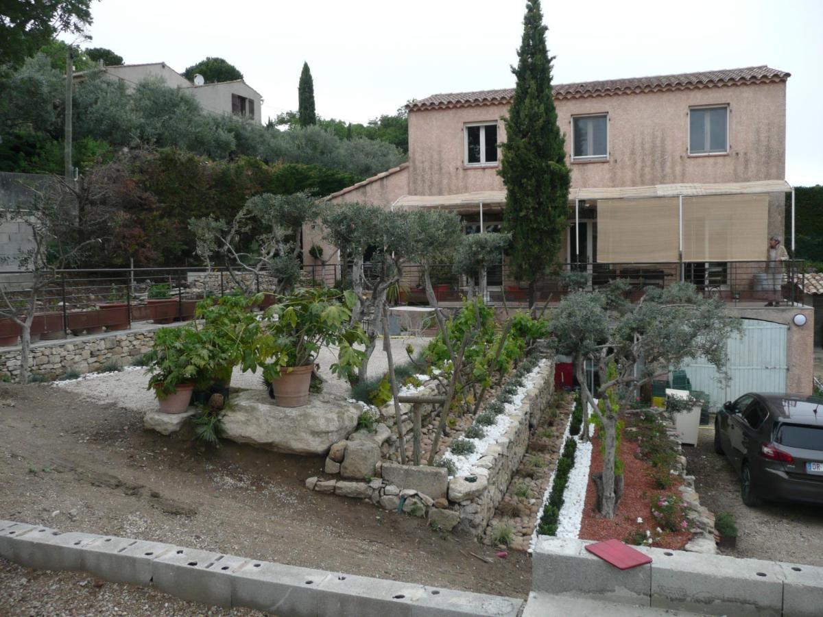 Bed and Breakfast Chez Elles 2 Caumont-sur-Durance Exterior foto