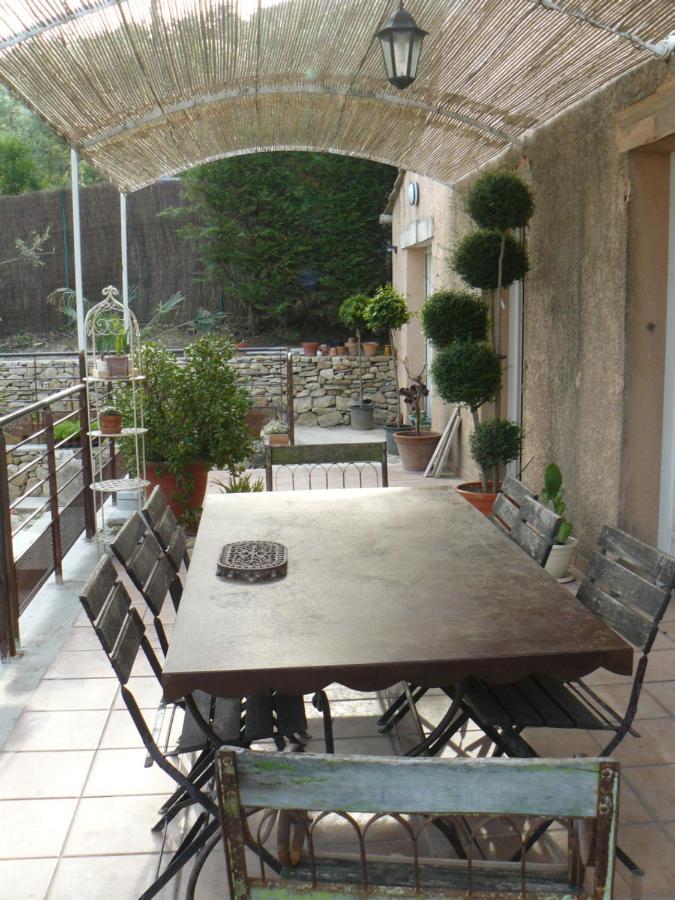 Bed and Breakfast Chez Elles 2 Caumont-sur-Durance Exterior foto
